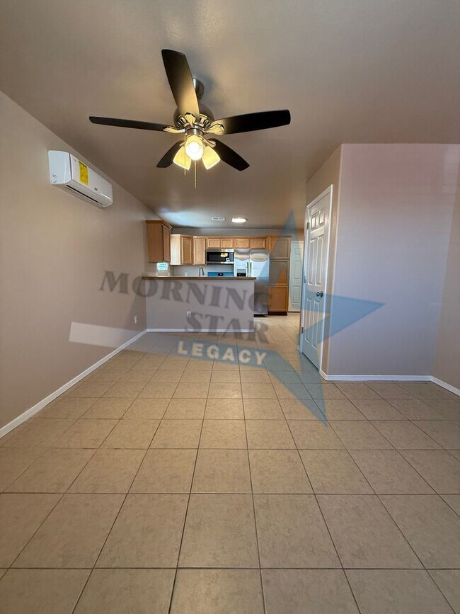 Building Photo - Like NEW! Location & Quality!