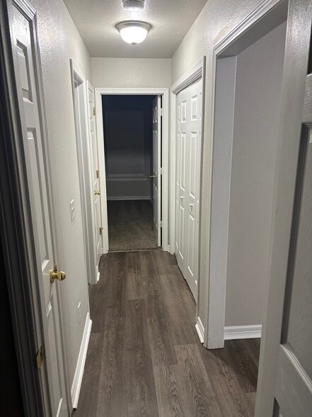 Hall to bedroom 3 - 38 E Saxony St