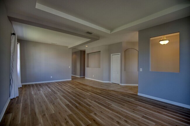 Building Photo - Annual Pool Home in The Stoneybrook Community of Venice!