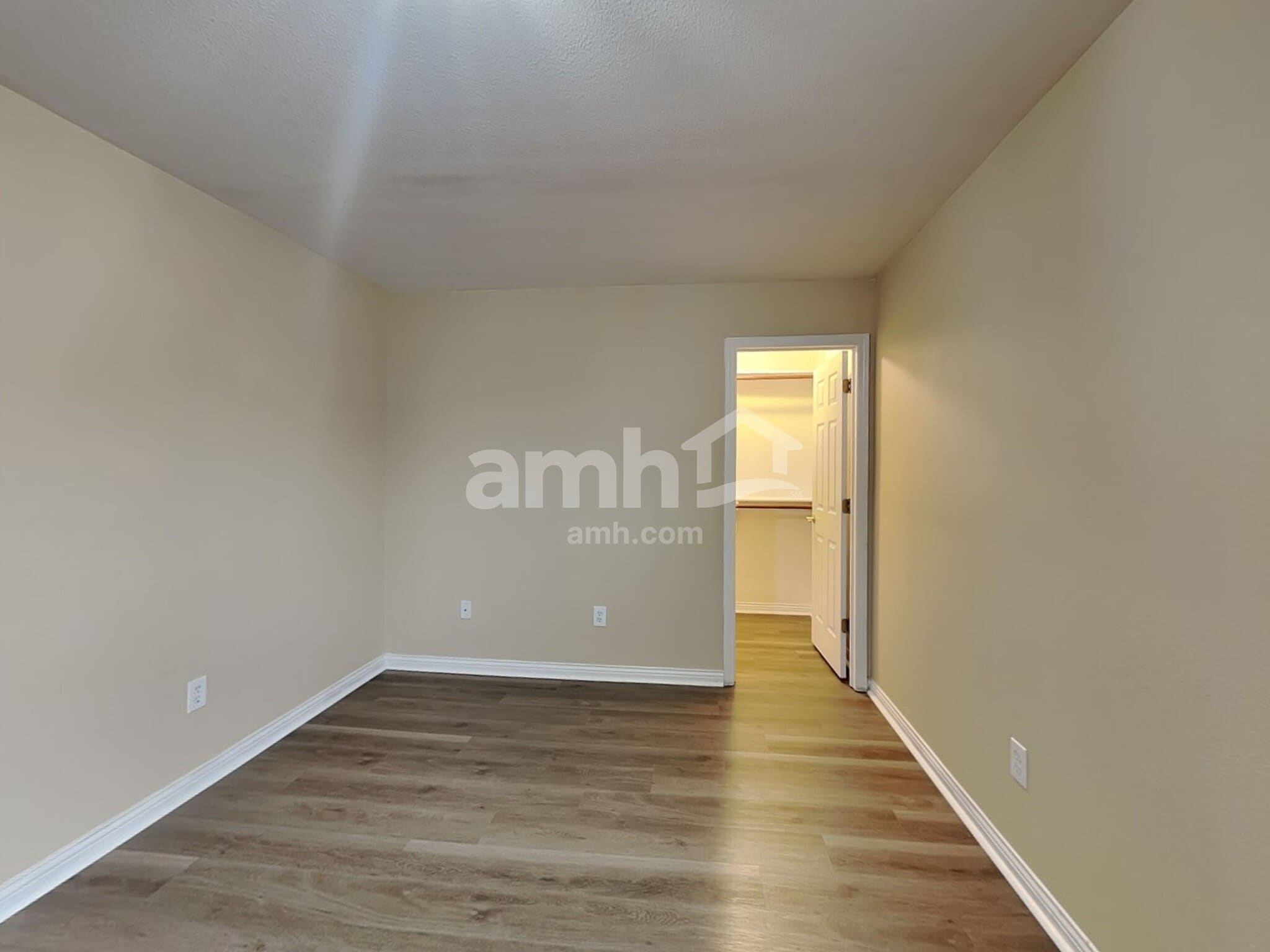 Building Photo - 8016 Lawrence Woods Ct