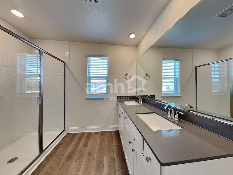 Building Photo - 3710 Lk Blf Lp