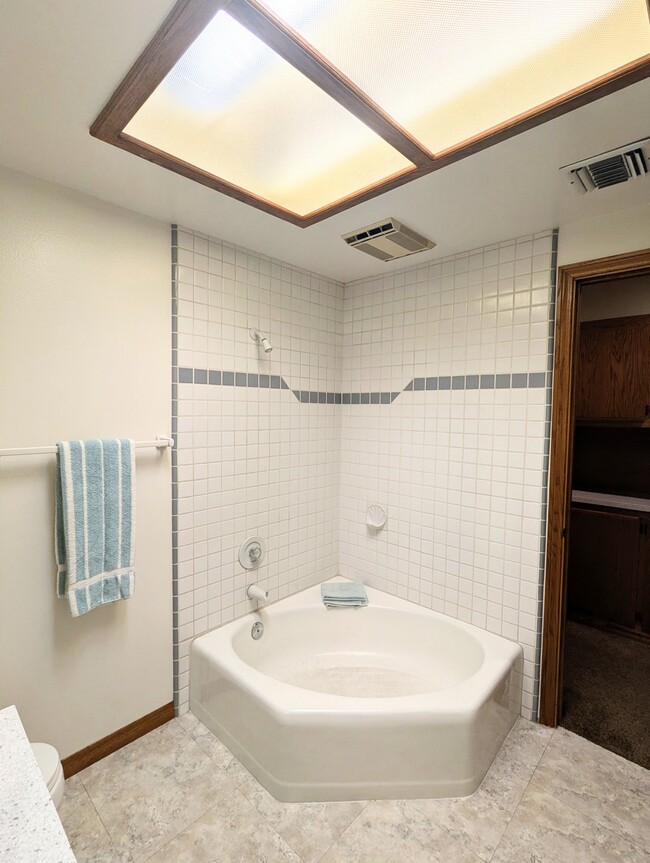 Building Photo - 9041 Emperor Ave