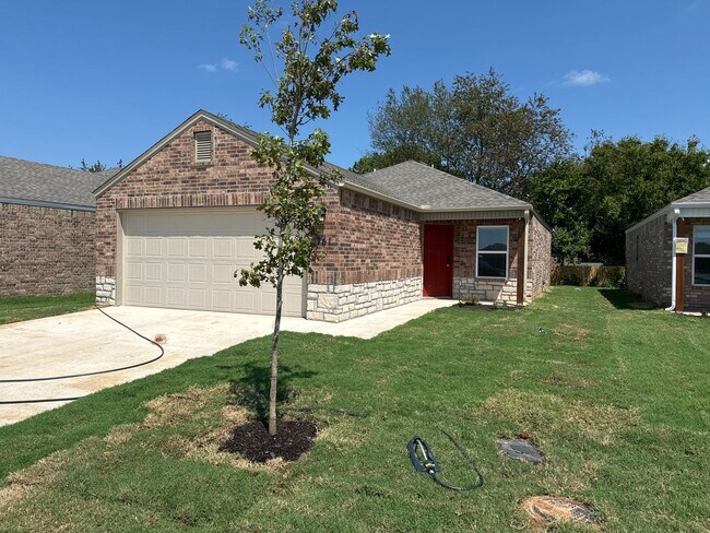 Building Photo - PRE-LEASING NOW | Pet-Friendly 3 Bed, 2 Bath Home in Springdale