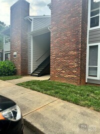 Building Photo - 3215 Heathstead Place