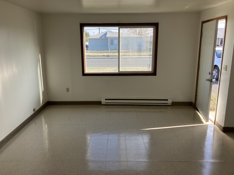 Building Photo - 1203 Larson Blvd