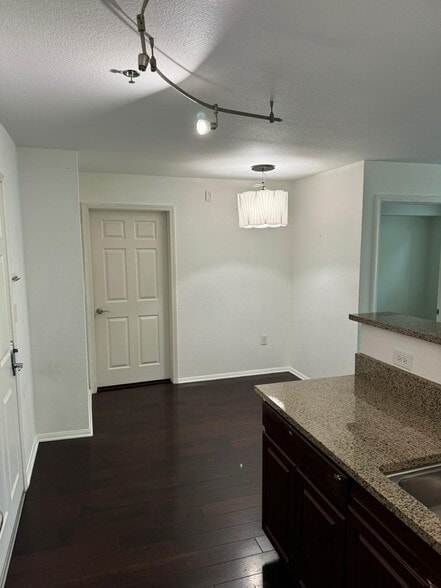 Open plan living, kitchen and breakfast area - 1970 Columbia St