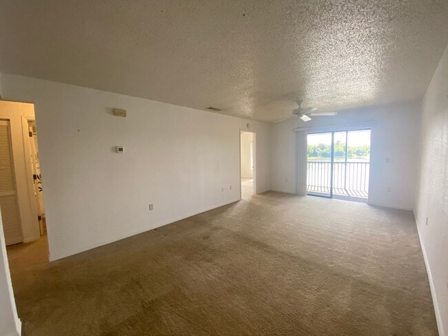 Building Photo - 4008 Oakview Dr