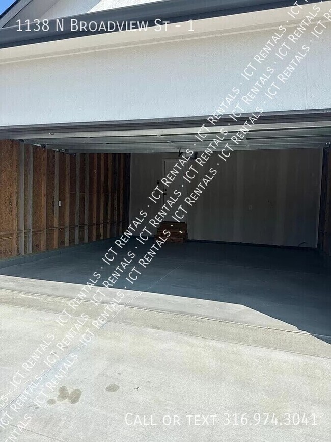 Building Photo - 1138 N Broadview St