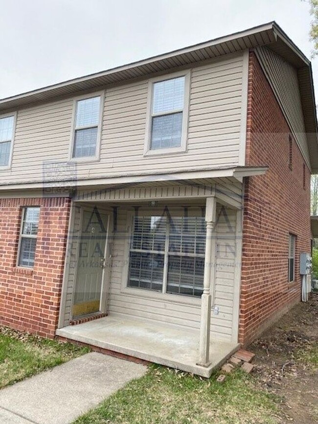 Building Photo - Sherwood 2 Bedroom Townhome