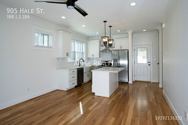 Building Photo - 905 Hale St