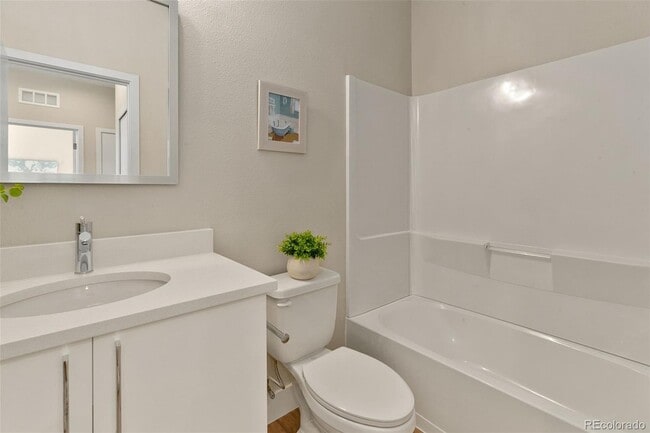 Building Photo - 521 S Main St