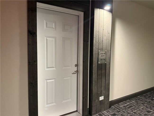 Building Photo - 327 Pine St