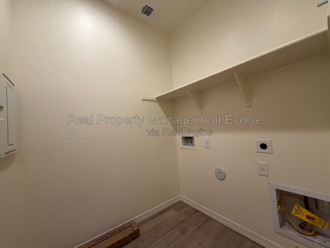 Building Photo - 5731 W Encinas Ln