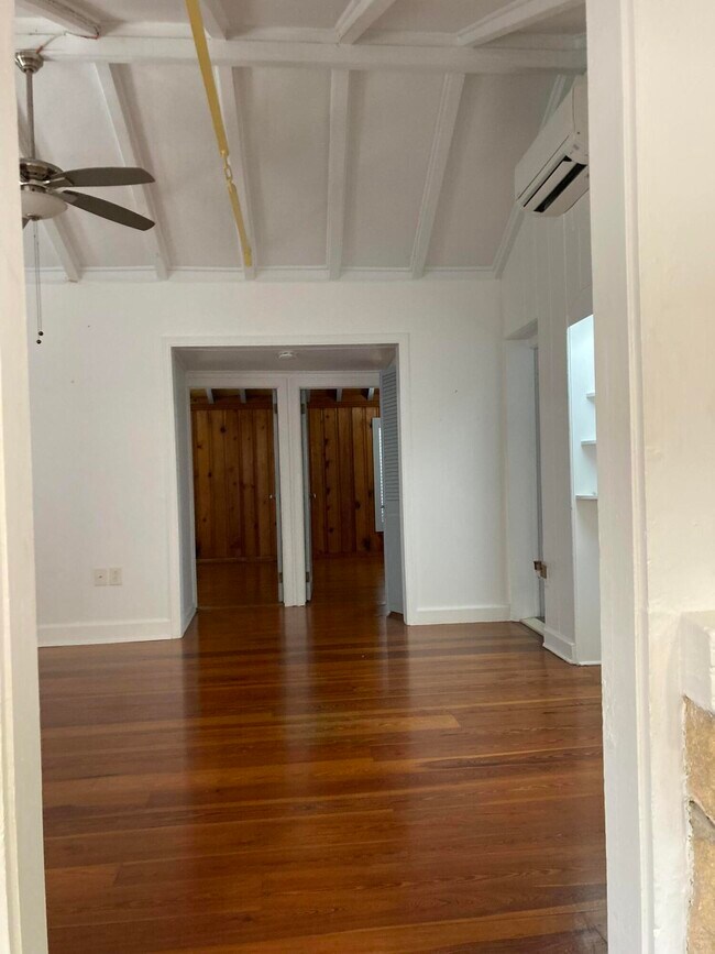 Building Photo - 824 35th St