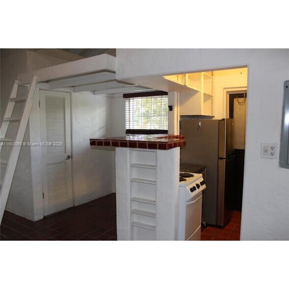 Building Photo - 1301 Milan Ave