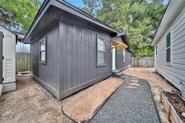 Building Photo - 1710 Shelby St