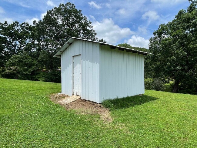 Building Photo - 3 Bedroom 1 Bathroom House Stilwell, OK