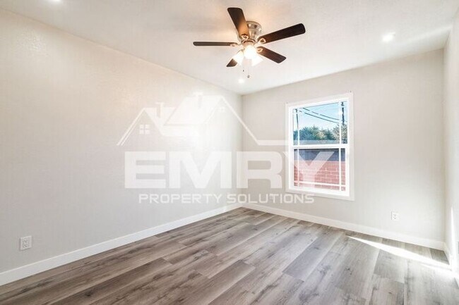 Building Photo - Available for rent in Lynwood 2 Bed 2 Bath...