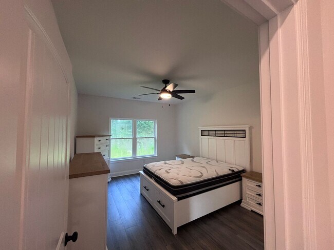 Building Photo - 1874 Rolling Hills Dr
