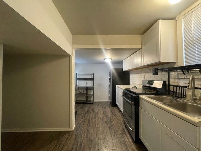 Building Photo - 4BD/1.5BA Home For Rent In Valpo