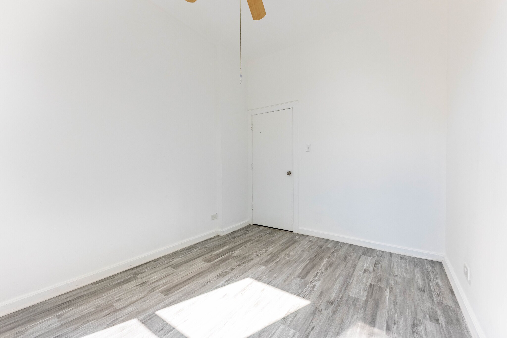 Building Photo - 901 W 19th St