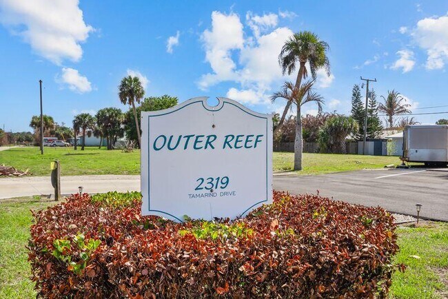 Building Photo - 2319 Tamarind Dr