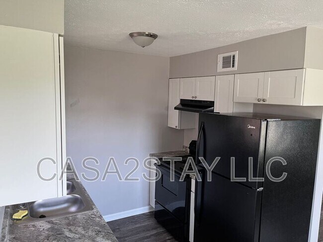 Building Photo - 4815 Saddlebrook Ln