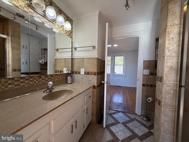 Building Photo - 820 Ridgeview Rd