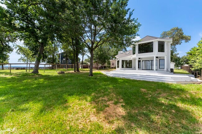 Building Photo - 3920 Brookhaven Dr