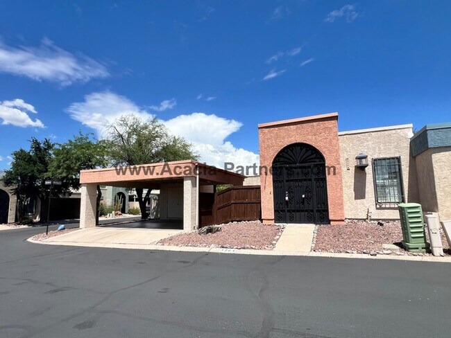 Building Photo - Charming 3-Bedroom, 2-Bath Townhome Near t...