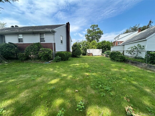 Building Photo - 29 May St