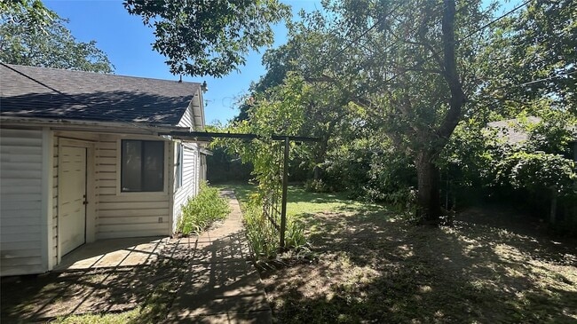 Building Photo - 6032 Marquita Ave