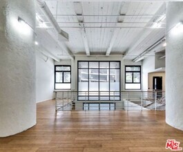 Building Photo - 330 W 11th St