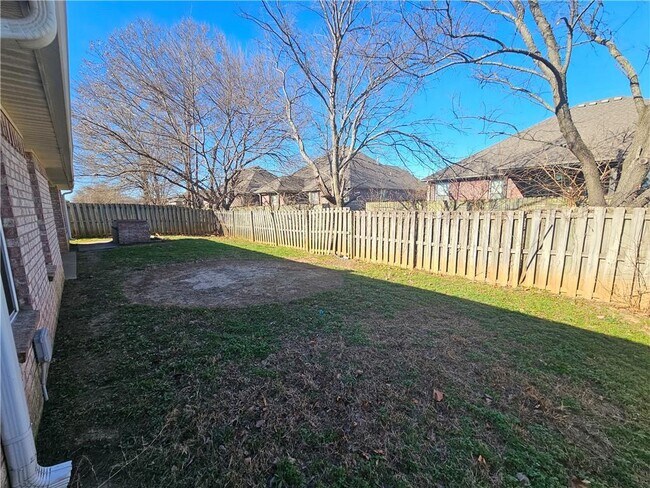 Building Photo - 3604 SW Carriageway Ave