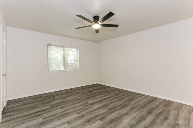 Building Photo - 507 Button Dr