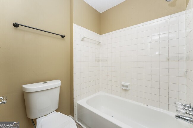 Building Photo - 2464 Landington Way NW