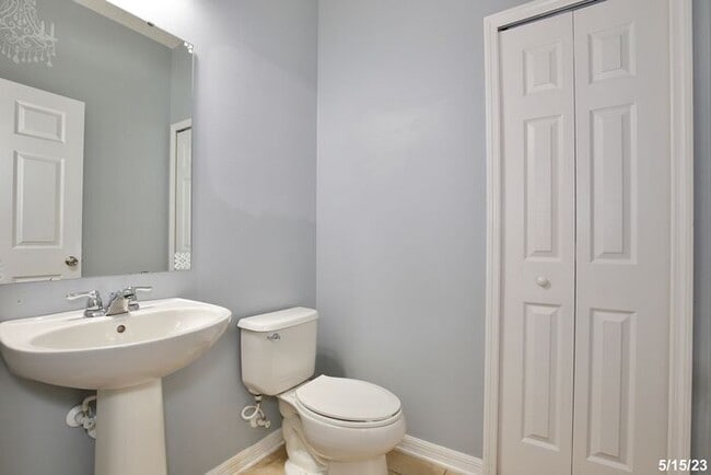 Building Photo - Gorgeous 4/3.5 Home with a Large Fenced Ba...