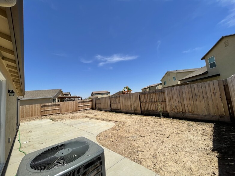 Huge backyard - 710 Marybelle Dr