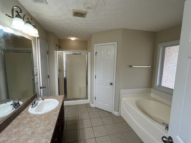 Building Photo - Beautiful Total Electric Home
