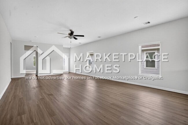 Building Photo - 15623 Plum Brk Dr