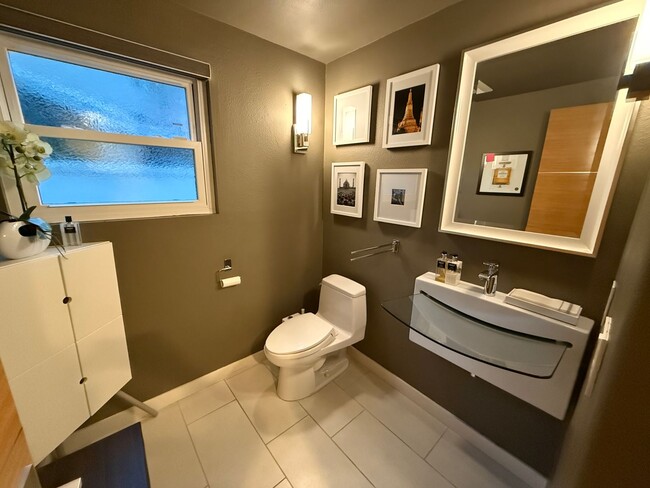 Building Photo - Gorgeous Orange Oasis Home-Available Now!