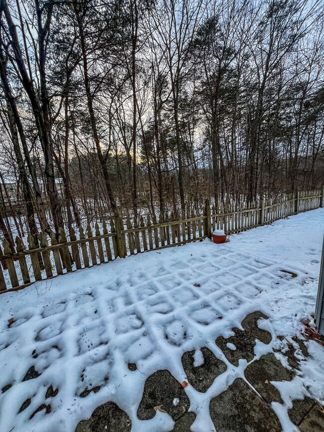 Building Photo - Townhome in Piney Orchard