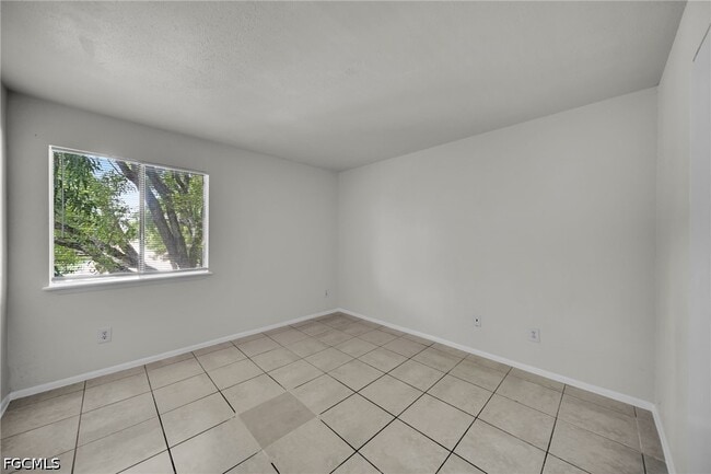 Building Photo - 2885 Winkler Ave