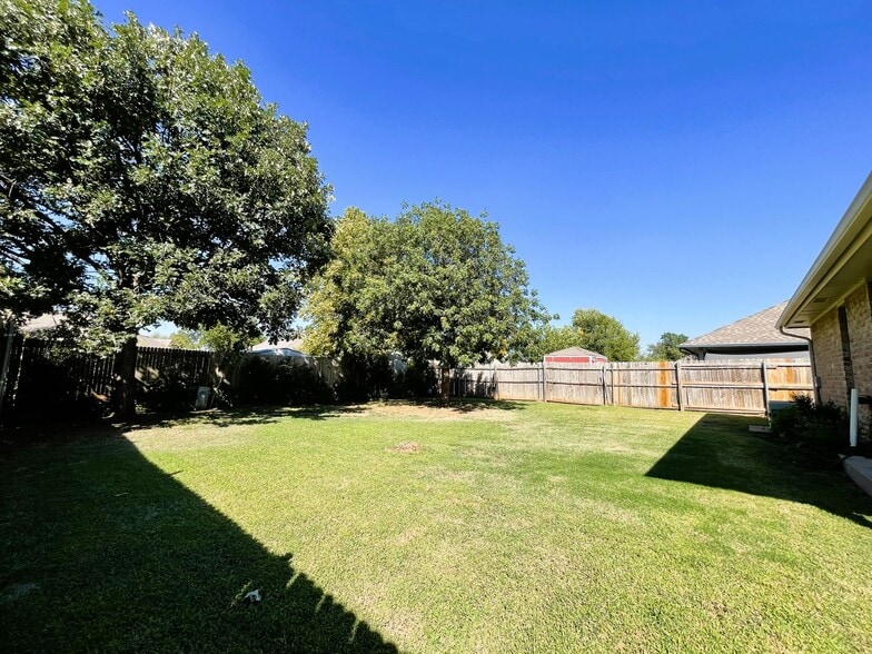 Building Photo - 1221 NW 138th St