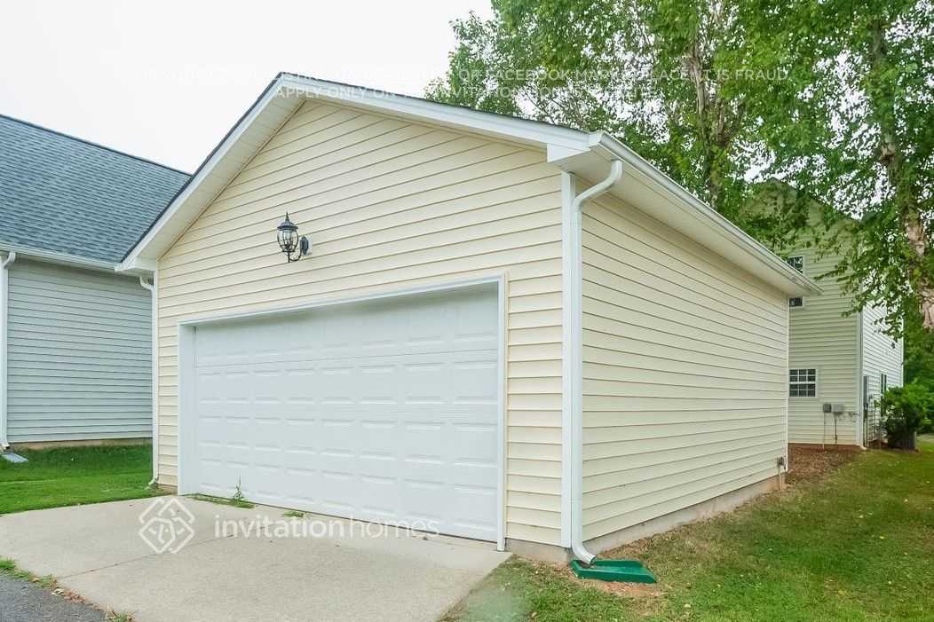 Building Photo - 9215 Ducati Ln