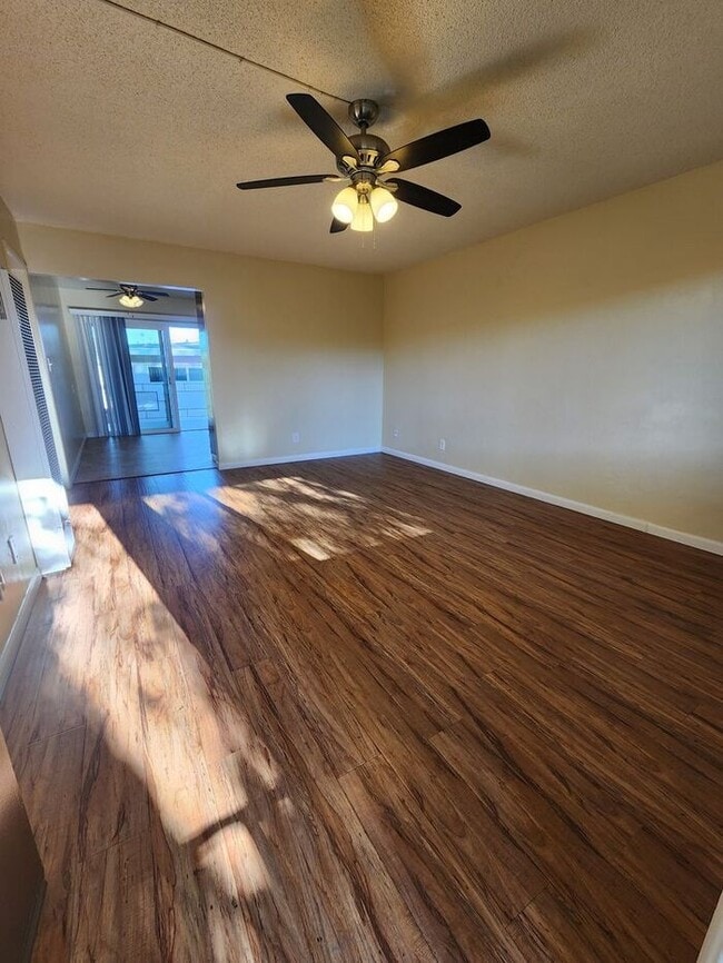Building Photo - $1000 REBATE-SPACIOUS 2BR/1BA Unit with pr...