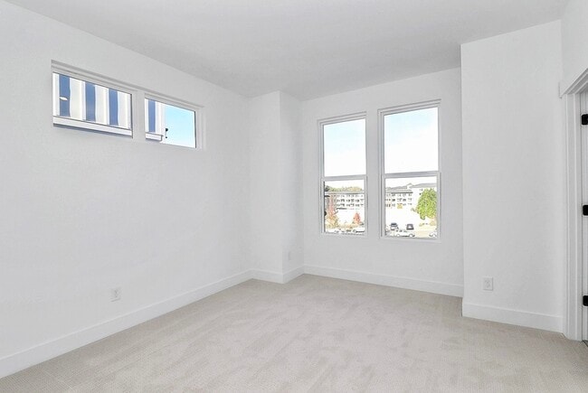 Building Photo - 5027 Duchess Dr