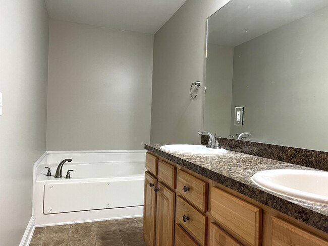 Building Photo - 241 Shadow Ct SW