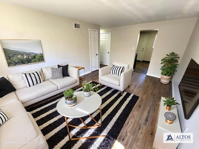 Building Photo - 3 bed 1 bath duplex in Clayton - $500 Off