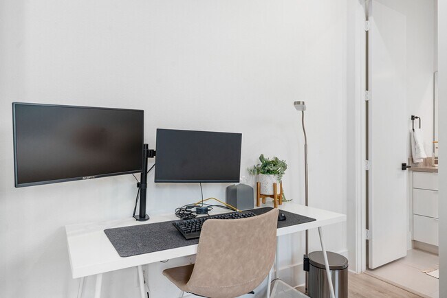 Building Photo - 3410 Baer St